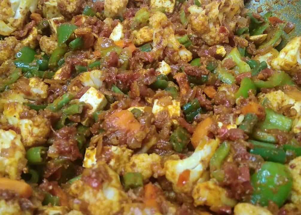 Veg Kolhapuri Recipe, How to make veg kolhapuri 