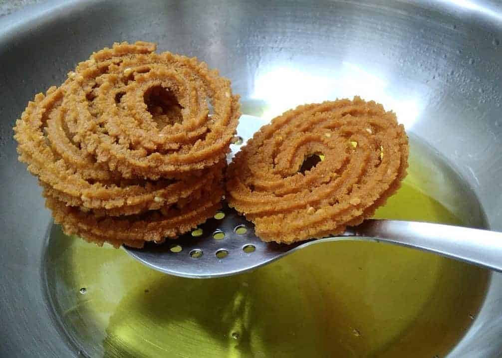 How to make chakli at home