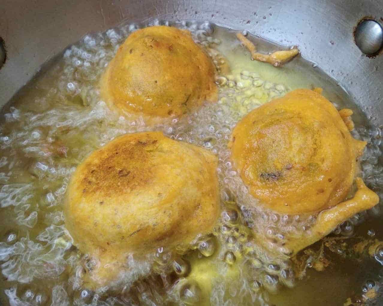 How to fry Batata Vada