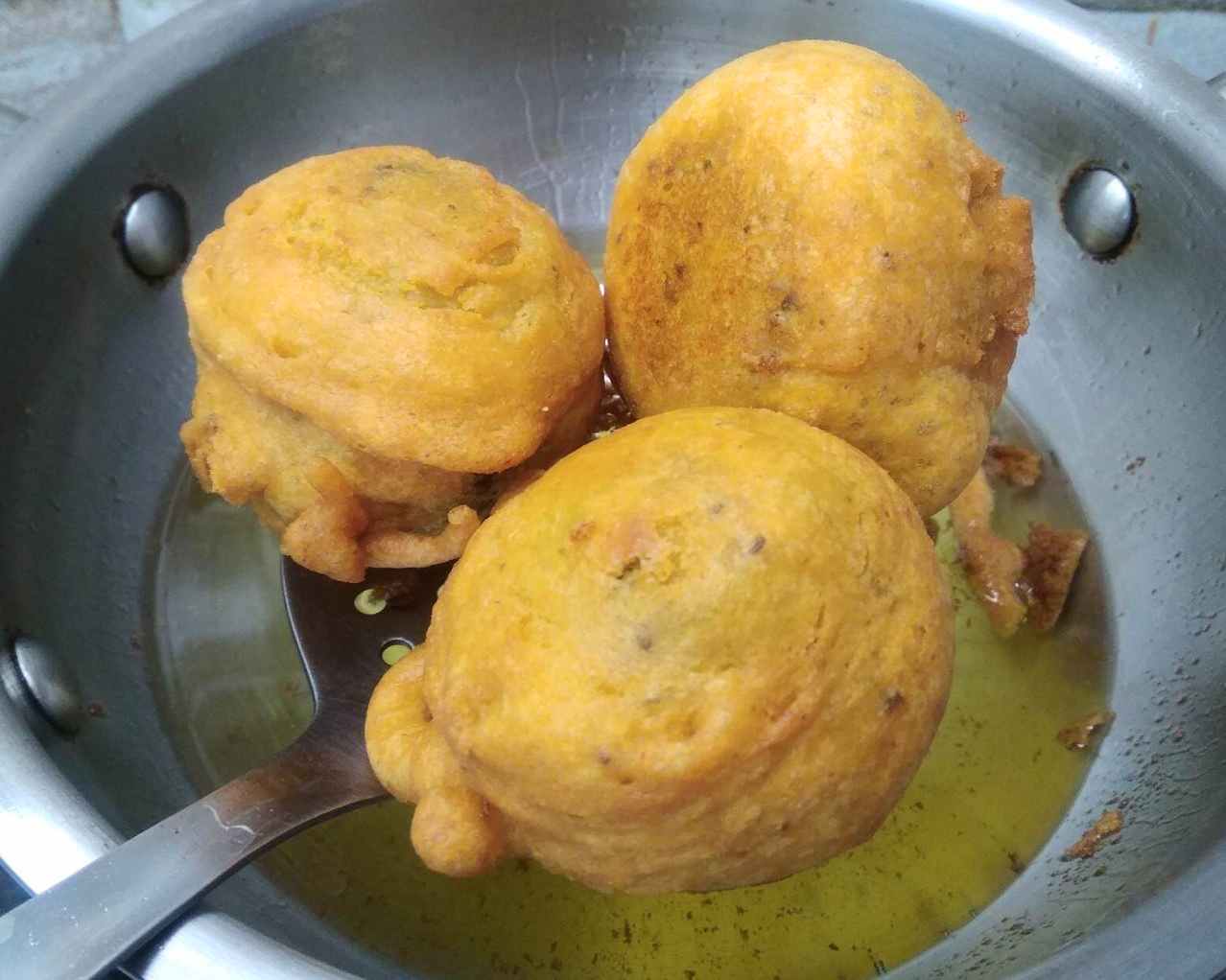 How to fry Batata Vada